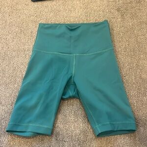 Lululemon Wunder Train High-Rise Short 6”. Size 4, Color Turquoise